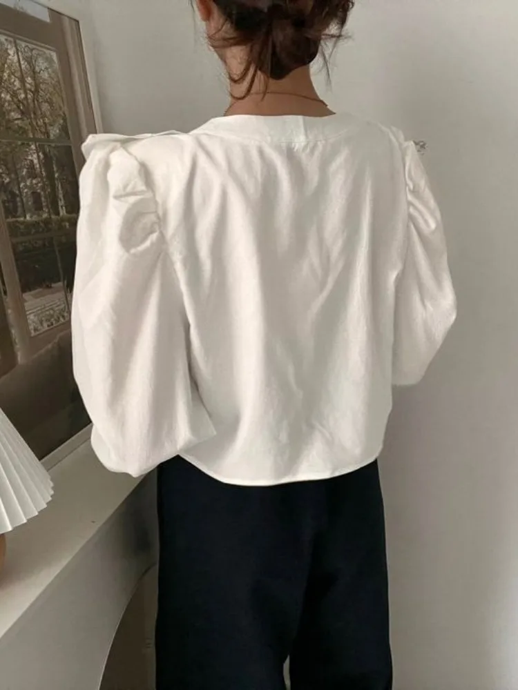 Chic V-Ne Bell Sve irt Women's Loose Fit Floral Patchwork Design Autumn New Sle Ele Casual Commute Faion
Chic V-Ne Bell Sve irt Women's Loose Fit Floral Patchwork Design Autumn New Sle Ele Casual Commute Faion