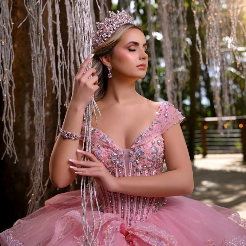 Pink Shiny Ball Gown Quinceanera Dresses Applique Lace Beading Crystal Tull Corset Off The Shoulder Sweet 16 Dres vestidos 15 de
Pink Shiny Ball Gown Quinceanera Dresses Applique Lace Beading Crystal Tull Corset Off The Shoulder Sweet 16 Dres vestidos 15 de
