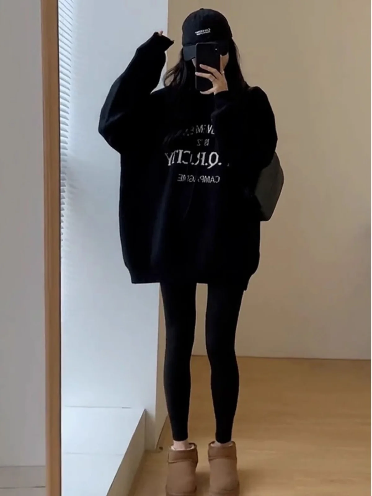 Модный женский черный свитшот оверсайз в уличном стиле, премиум-класса, из полиэфирного волокна, с длинными рукавами и круглым вырезом
Модный женский черный свитшот оверсайз в уличном стиле, премиум-класса, из полиэфирного волокна, с длинными рукавами и круглым вырезом