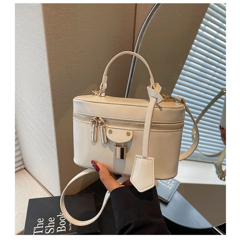 Casual Weekender Bag For Women In Soft Supple Leather With Long Shoulder Strap For Short Trips And Getaways
Casual Weekender Bag For Women In Soft Supple Leather With Long Shoulder Strap For Short Trips And Getaways