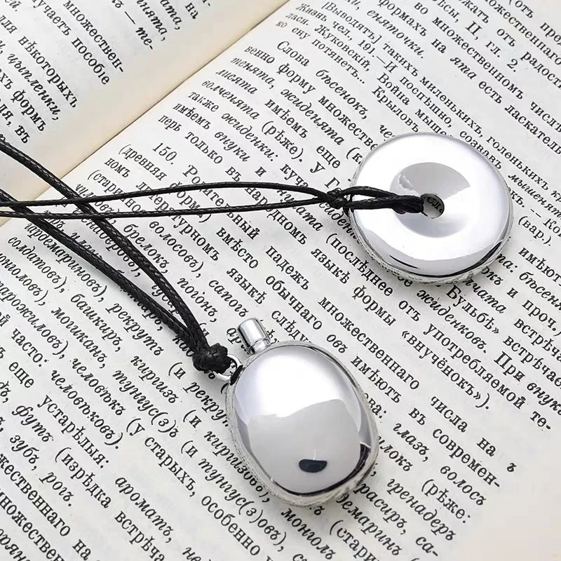 Niche Large Round Piece Pendant Necklace High-end Autumn and Winter Jewelry Sweater Chain Fashion Trend Accessories New Products
Niche Large Round Piece Pendant Necklace High-end Autumn and Winter Jewelry Sweater Chain Fashion Trend Accessories New Products