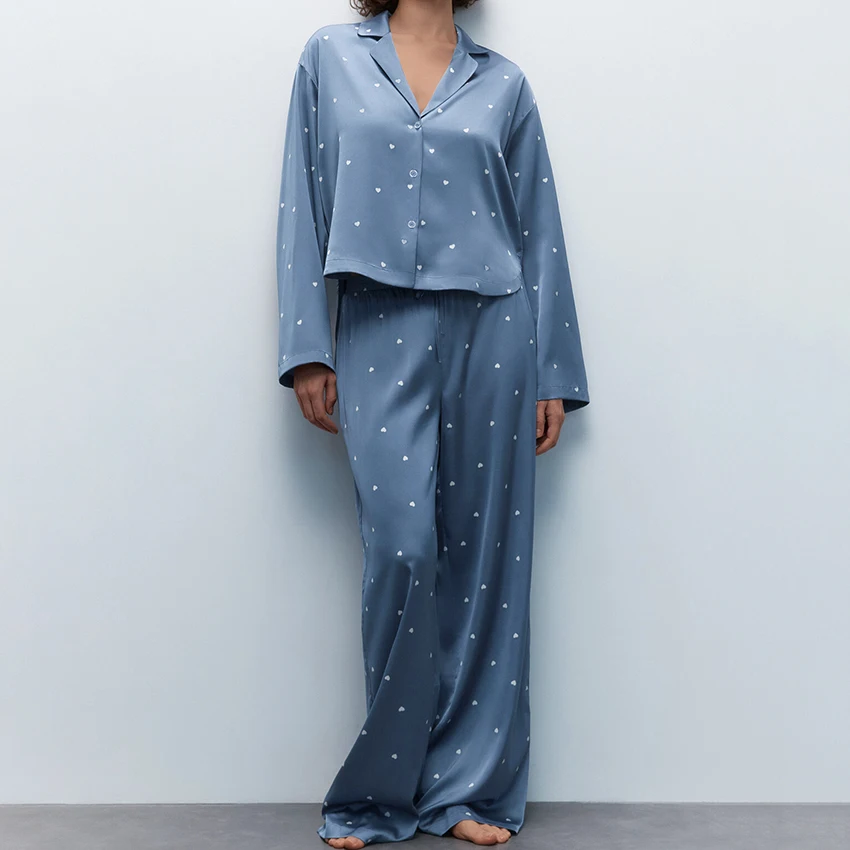 Hiloc Cute Heart Print Elastic Home Pajama 2 Piece Sets Blue V-Neck Long Sleeve Full Placket Top Outfit Woman Lace-Up Pants Suit
Hiloc Cute Heart Print Elastic Home Pajama 2 Piece Sets Blue V-Neck Long Sleeve Full Placket Top Outfit Woman Lace-Up Pants Suit