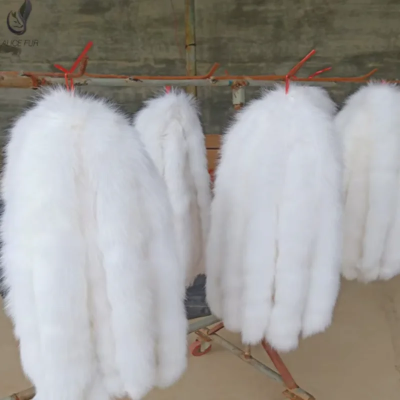 Factory Wholesale Fluffy And Soft Customized Size And Color Real Raccoon Fur Trim For Hood
Factory Wholesale Fluffy And Soft Customized Size And Color Real Raccoon Fur Trim For Hood