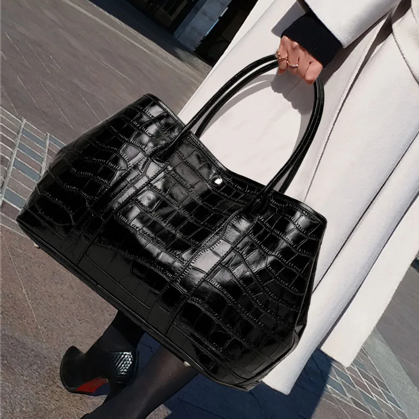 Aidrani Women's Black Genuine Leather Crocodile Pattern Tote Bag New 2026 Large Capacity Luxury Handbag & Crossbody Bag
Aidrani Women's Black Genuine Leather Crocodile Pattern Tote Bag New 2026 Large Capacity Luxury Handbag & Crossbody Bag