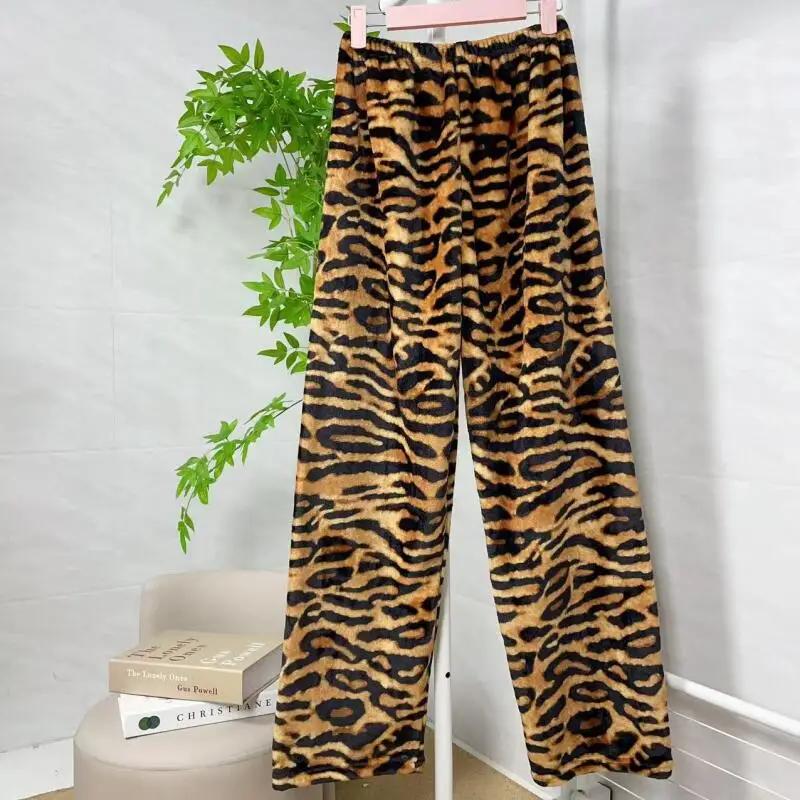 Коралловые бархатные пижамные штаны с леопардовым принтом для девочек, женские брюки, сохраняющие тепло, утепленная осенне-зимняя одежда, одежда для отдыха на открытом воздухе, новинка
Коралловые бархатные пижамные штаны с леопардовым принтом для девочек, женские брюки, сохраняющие тепло, утепленная осенне-зимняя одежда, одежда для отдыха на открытом воздухе, новинка