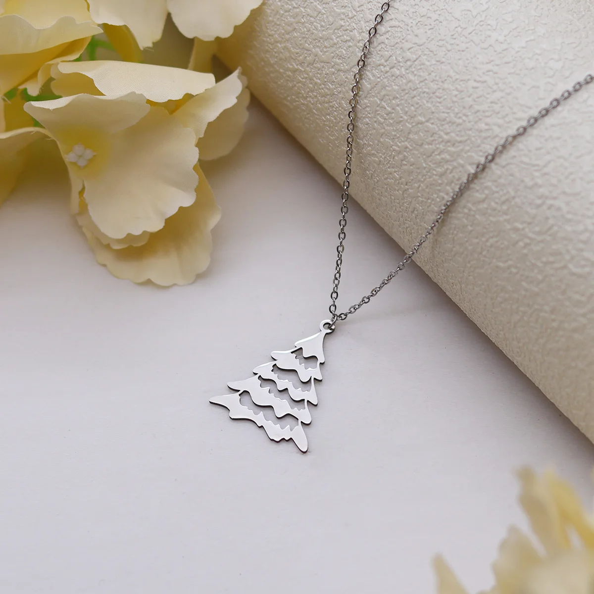 Hollow Christmas Tree Necklace for Women Silver Color Luxury Trendy Female Neck Accessory Exquisite Gift Statement Jewelry
Hollow Christmas Tree Necklace for Women Silver Color Luxury Trendy Female Neck Accessory Exquisite Gift Statement Jewelry