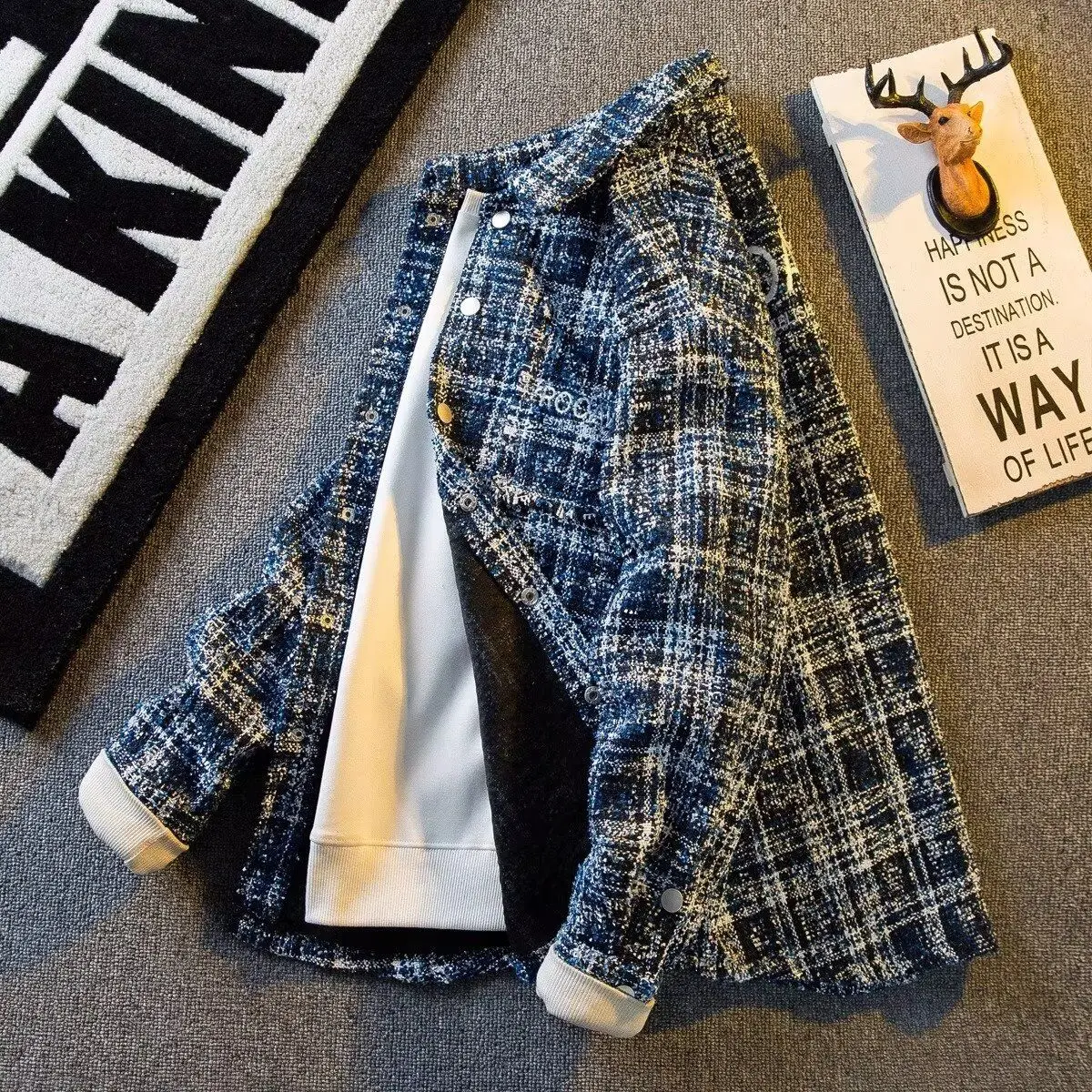 Модная мужская куртка-жакет весенняя повседневная с вышивкой, из шерсти и полиэфирного волокна, в американском ретро-стиле, свободного кроя, для пар, в стиле французского кэжуал
Модная мужская куртка-жакет весенняя повседневная с вышивкой, из шерсти и полиэфирного волокна, в американском ретро-стиле, свободного кроя, для пар, в стиле французского кэжуал