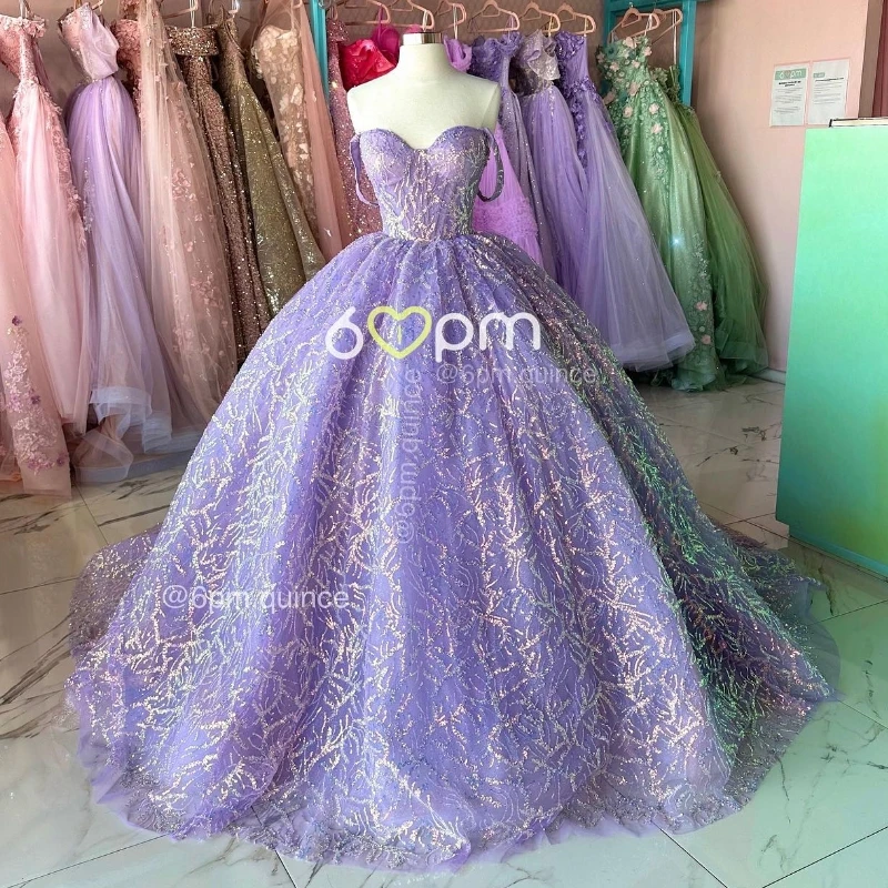 Лавандовые блестящие кружевные вышитые бисером платья для Quinceanera 2024 бальное платье с открытыми плечами милое платье 16 Вечерние платья на день рождения
Лавандовые блестящие кружевные вышитые бисером платья для Quinceanera 2024 бальное платье с открытыми плечами милое платье 16 Вечерние платья на день рождения
