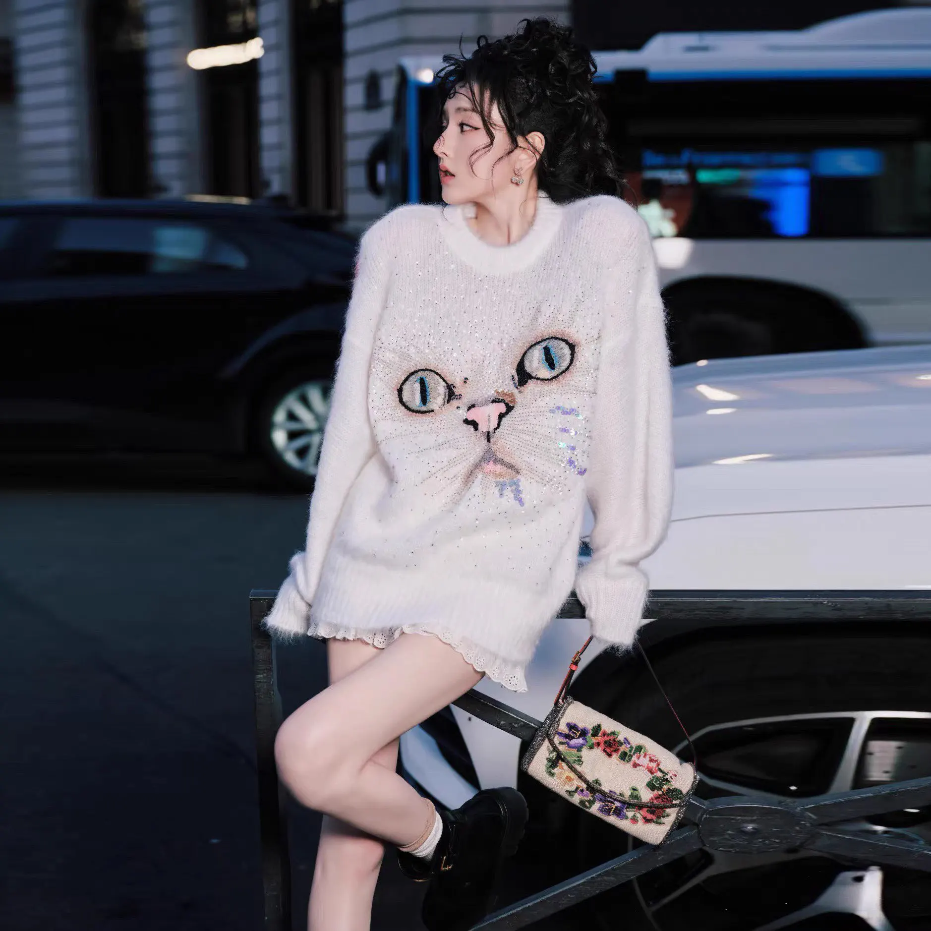 Top Quality Women White Mohair Sweater Handmade Shiny Sequin Cute Cat Embroidery Pullover Fashion Loose Knitted Tops
Top Quality Women White Mohair Sweater Handmade Shiny Sequin Cute Cat Embroidery Pullover Fashion Loose Knitted Tops