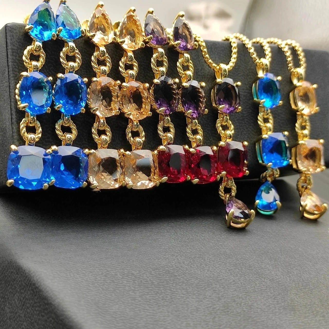 Новый высококачественный элегантный и простой красочный комплект украшений Marbella (колье и серьги) к Рождеству 2025 года - подарок на День святого Валентина
Новый высококачественный элегантный и простой красочный комплект украшений Marbella (колье и серьги) к Рождеству 2025 года - подарок на День святого Валентина