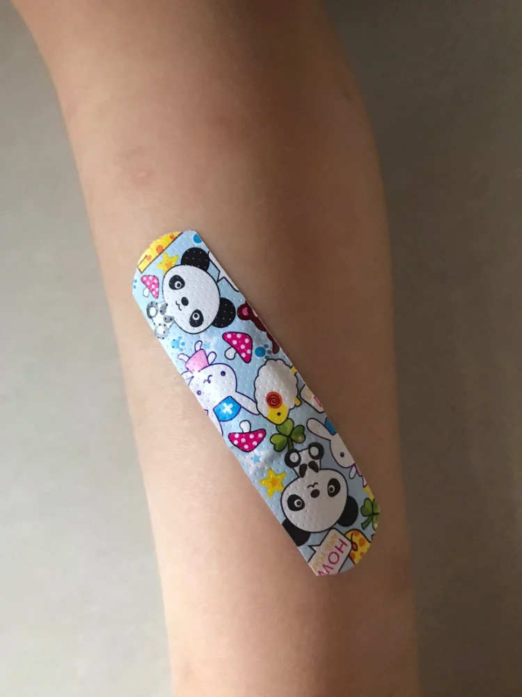 120pcs Cartoon Pattern Children Bandages Waterproof Breathable Adhesive Plaster Disposable Bandaids Kids Outdoor Survival
120pcs Cartoon Pattern Children Bandages Waterproof Breathable Adhesive Plaster Disposable Bandaids Kids Outdoor Survival