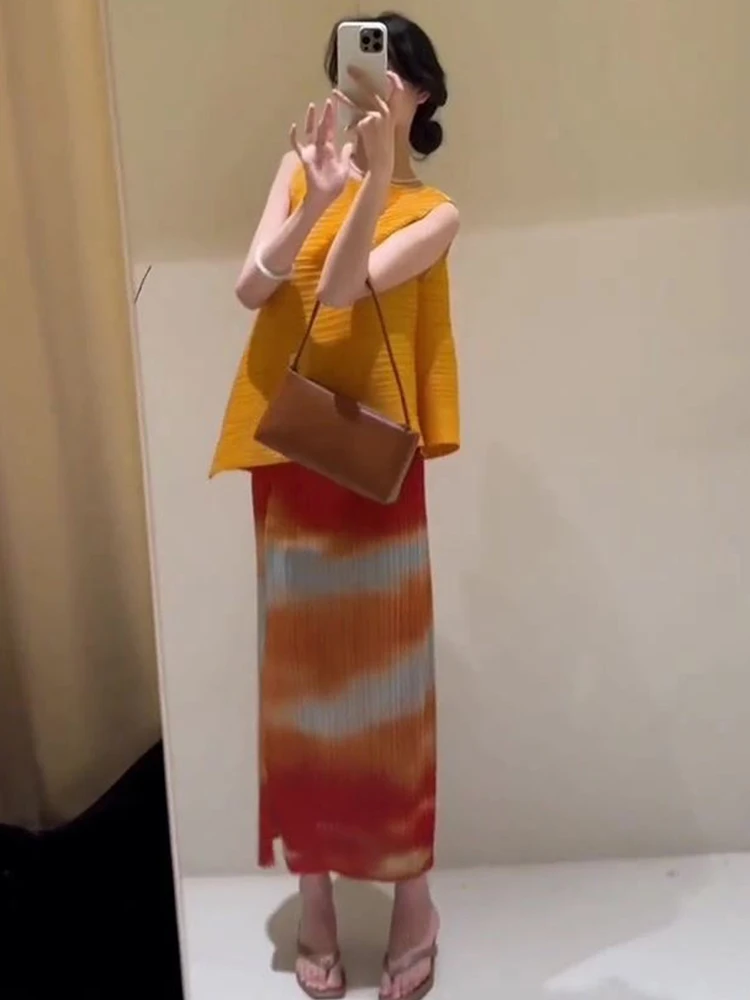 Loose Pure Color Women's T-shirt Top And Half-length Skirt Two-piece Set Summer Fashion Design Sensation Casual Silk Blend
Loose Pure Color Women's T-shirt Top And Half-length Skirt Two-piece Set Summer Fashion Design Sensation Casual Silk Blend