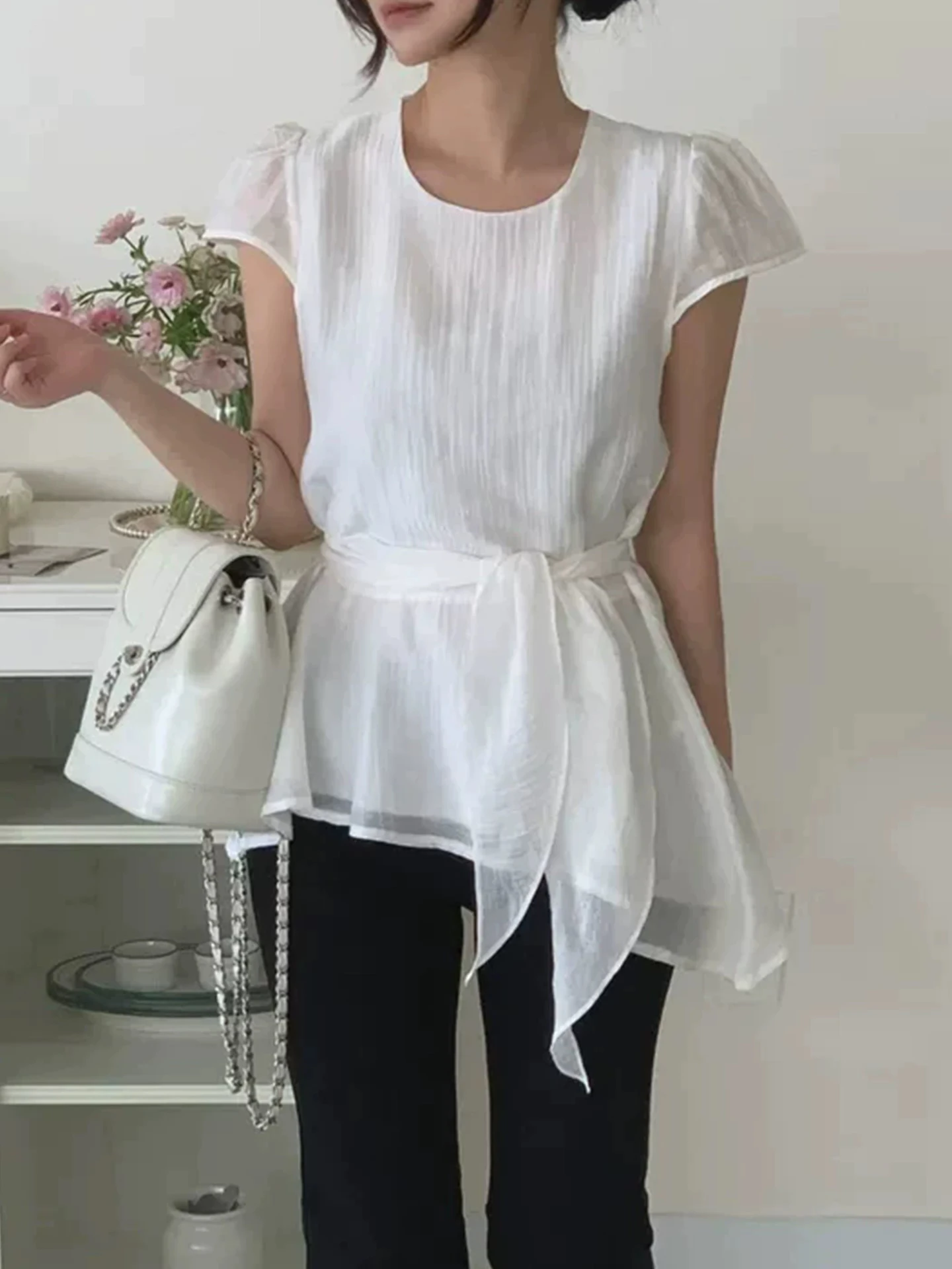 Elegant Asymmetric round Neck Short Sleeve Women's Shirt Summer Fashion Drawstring Waist Design Sense Top Korean Style Loose Fit
Elegant Asymmetric round Neck Short Sleeve Women's Shirt Summer Fashion Drawstring Waist Design Sense Top Korean Style Loose Fit