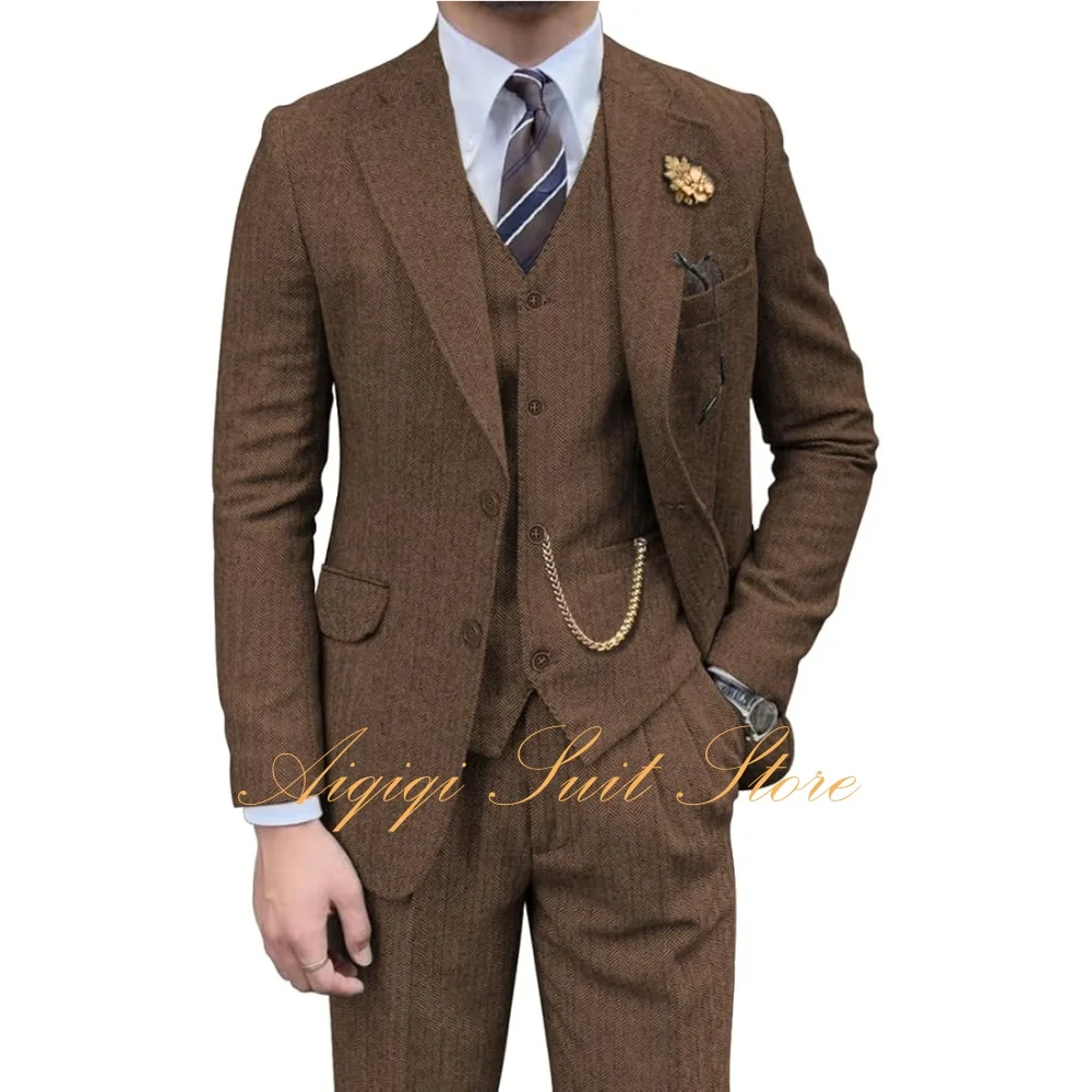 Retro Men's 3 Piece Suit Tweed Herringbone Slim Fit Blazer Vest Pants Suits Set Groomsmen Tuxedos Set Prom Jacket Suits for Men 
Retro Men's 3 Piece Suit Tweed Herringbone Slim Fit Blazer Vest Pants Suits Set Groomsmen Tuxedos Set Prom Jacket Suits for Men