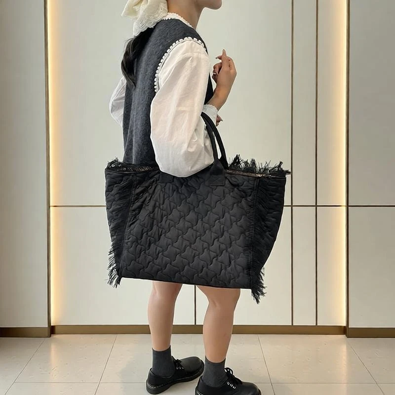 High Quality Large Capacity Versatile Shoulder Bags Daily Leisure Handbags 2026Milk Cotton Solid Color Zipper Tassel Casual Tote
High Quality Large Capacity Versatile Shoulder Bags Daily Leisure Handbags 2026Milk Cotton Solid Color Zipper Tassel Casual Tote