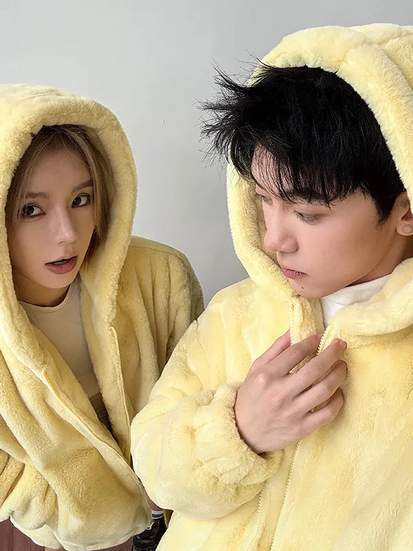 Желтое зимнее пальто из меха ягненка с капюшоном для пар, теплая хлопковая одежда, повседневная молодежная одежда в американском стиле
Желтое зимнее пальто из меха ягненка с капюшоном для пар, теплая хлопковая одежда, повседневная молодежная одежда в американском стиле
