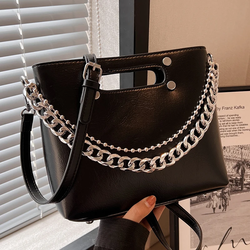 Женская сумка-ведро на плечо, универсальная простая вместительная сумка-мессенджер с цепочками, новая модная сумка, 2023
Женская сумка-ведро на плечо, универсальная простая вместительная сумка-мессенджер с цепочками, новая модная сумка, 2023