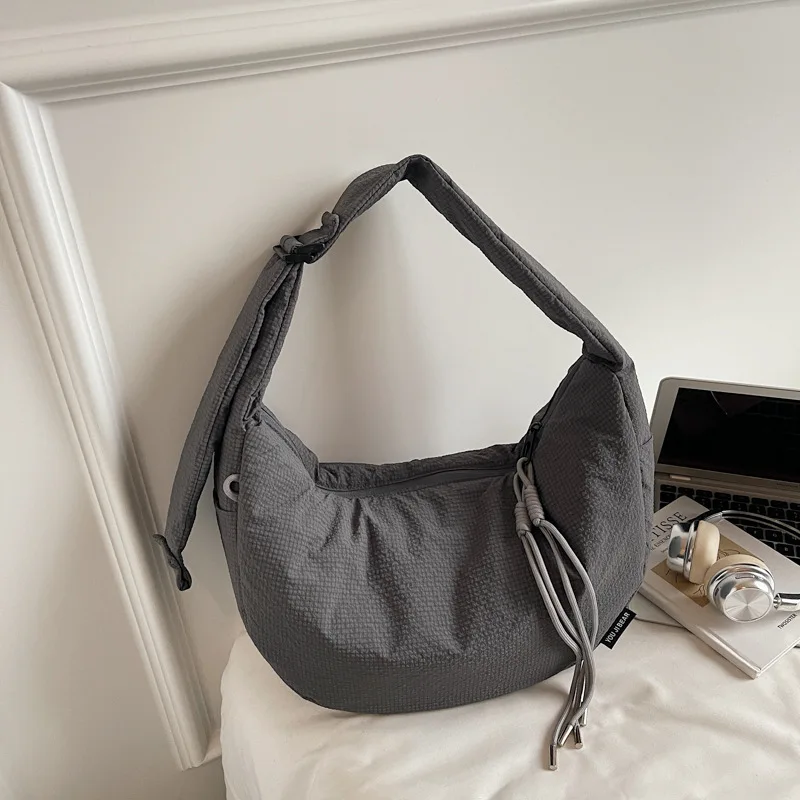 Новая модная женская сумка-хобо, удобные и универсальные сумки через плечо, легкая повседневная сумка-тоут большой вместимости, трендовая сумка через плечо
Новая модная женская сумка-хобо, удобные и универсальные сумки через плечо, легкая повседневная сумка-тоут большой вместимости, трендовая сумка через плечо