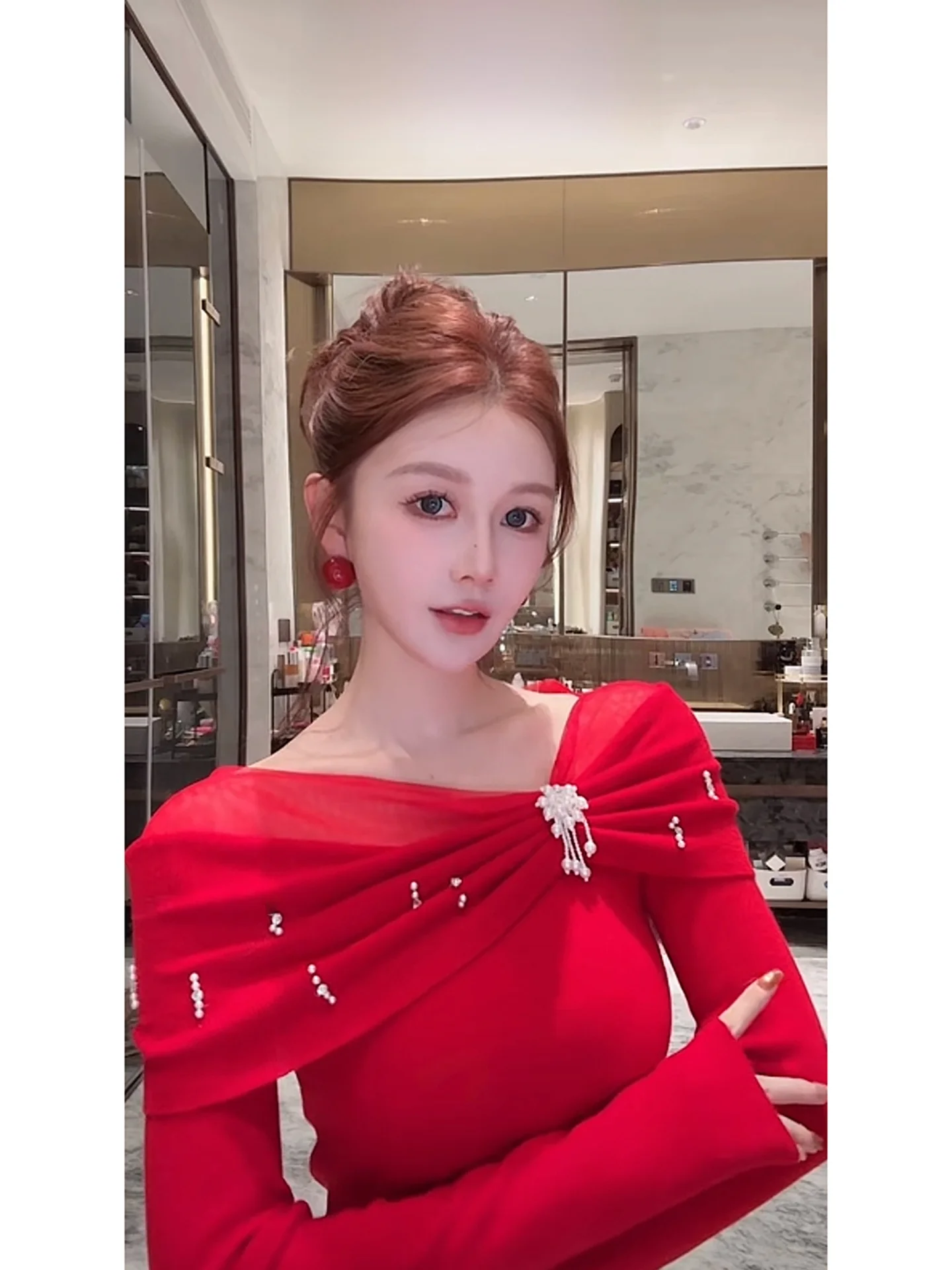 Вязаный шерстяной свитер Azhen с кружевом, на одно плечо, с длинным рукавом, мягкий, с цветочным узором, для новогоднего образа, базовый слой
Вязаный шерстяной свитер Azhen с кружевом, на одно плечо, с длинным рукавом, мягкий, с цветочным узором, для новогоднего образа, базовый слой