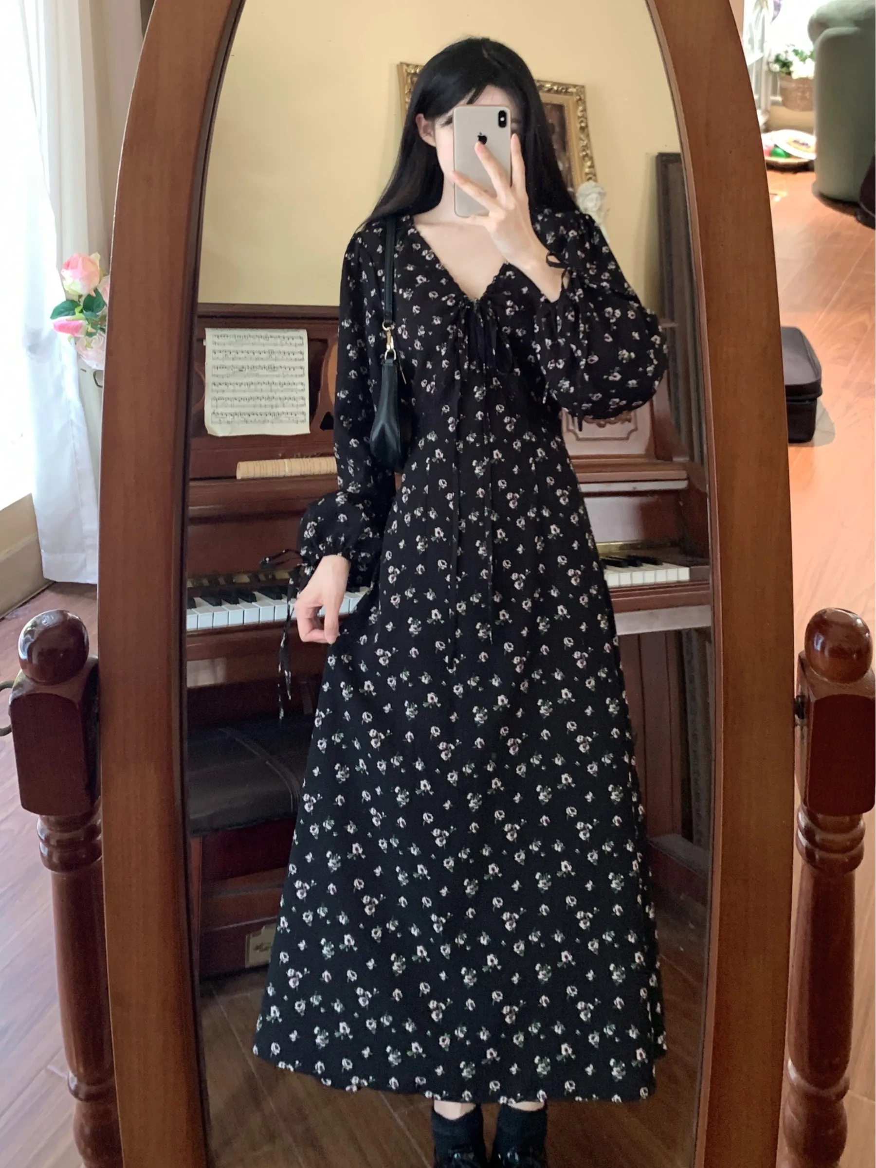 plus Size Floral Print V-Neck Long Sleeve Dress Women's Autumn New Waist-Cinching Elegant Long Dress French Style Slim Fit
plus Size Floral Print V-Neck Long Sleeve Dress Women's Autumn New Waist-Cinching Elegant Long Dress French Style Slim Fit