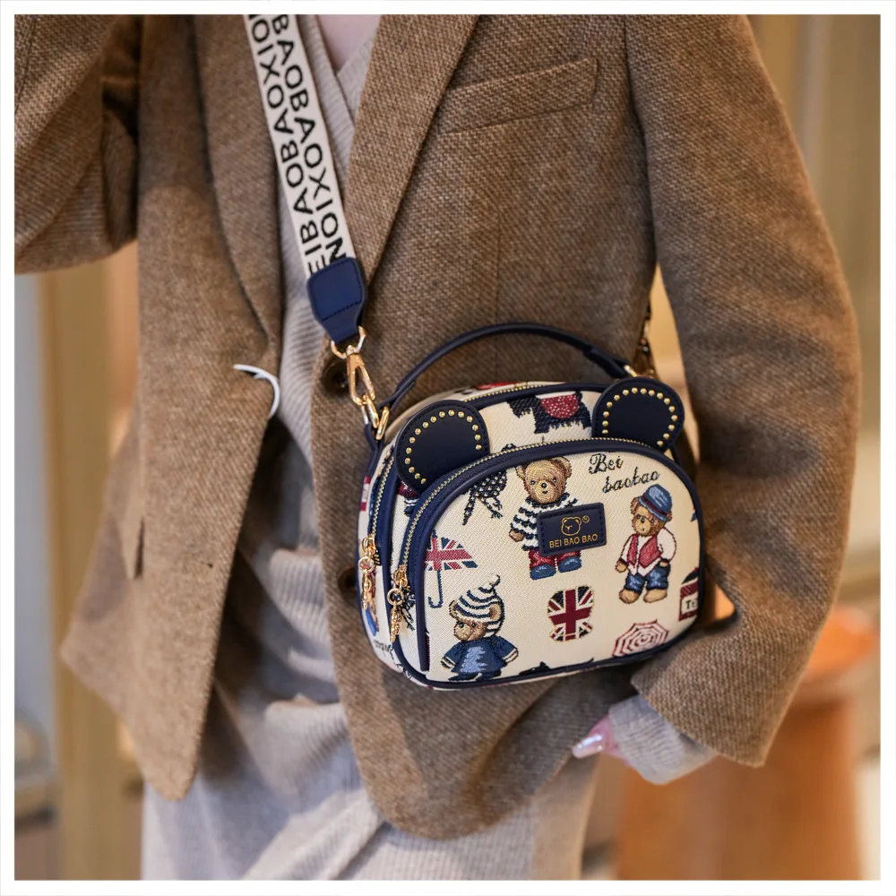 Beibaobao 2025 New Versatile Handbag with Bear Pattern for Women, Casual Trendy Single Shoulder Crossbody Bag
Beibaobao 2025 New Versatile Handbag with Bear Pattern for Women, Casual Trendy Single Shoulder Crossbody Bag