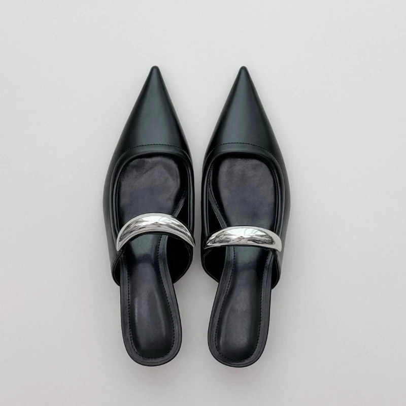 Niche High-end Pointed Metal Buckle Closed Toe Thick Heel Slippers for Outdoor Wear Summer New Retro Leather Sandals
Niche High-end Pointed Metal Buckle Closed Toe Thick Heel Slippers for Outdoor Wear Summer New Retro Leather Sandals