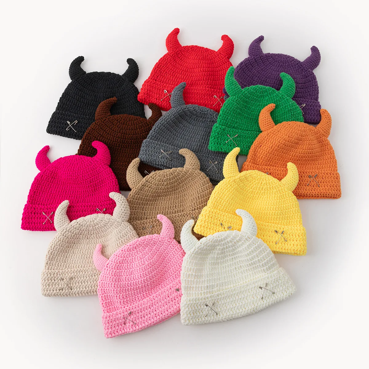 Унисекс однотонная вязаная шапка-пуловер с коровьим рогом на зиму, теплая и милая мультяшная шапка из пряжи со съемной булавкой без полей, шляпа арендомера
Унисекс однотонная вязаная шапка-пуловер с коровьим рогом на зиму, теплая и милая мультяшная шапка из пряжи со съемной булавкой без полей, шляпа арендомера