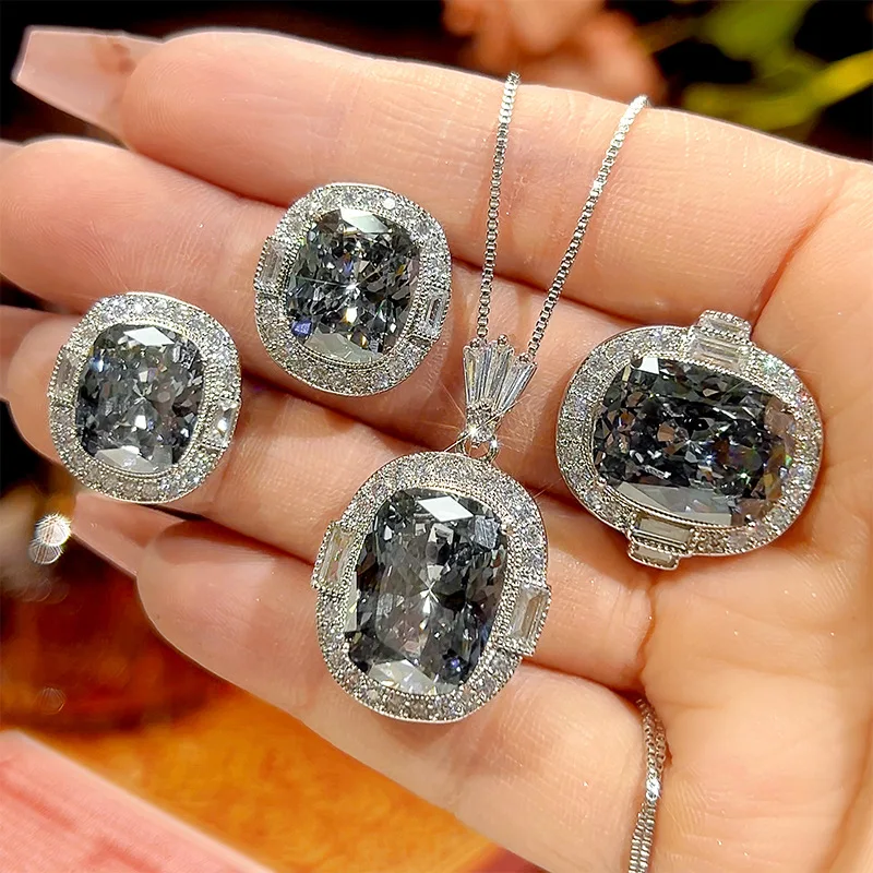 New Autumn and Winter Jewelry Gold-plated Bird's Nest Cut Black Gray Fashion Set 12*16-10*12
New Autumn and Winter Jewelry Gold-plated Bird's Nest Cut Black Gray Fashion Set 12*16-10*12