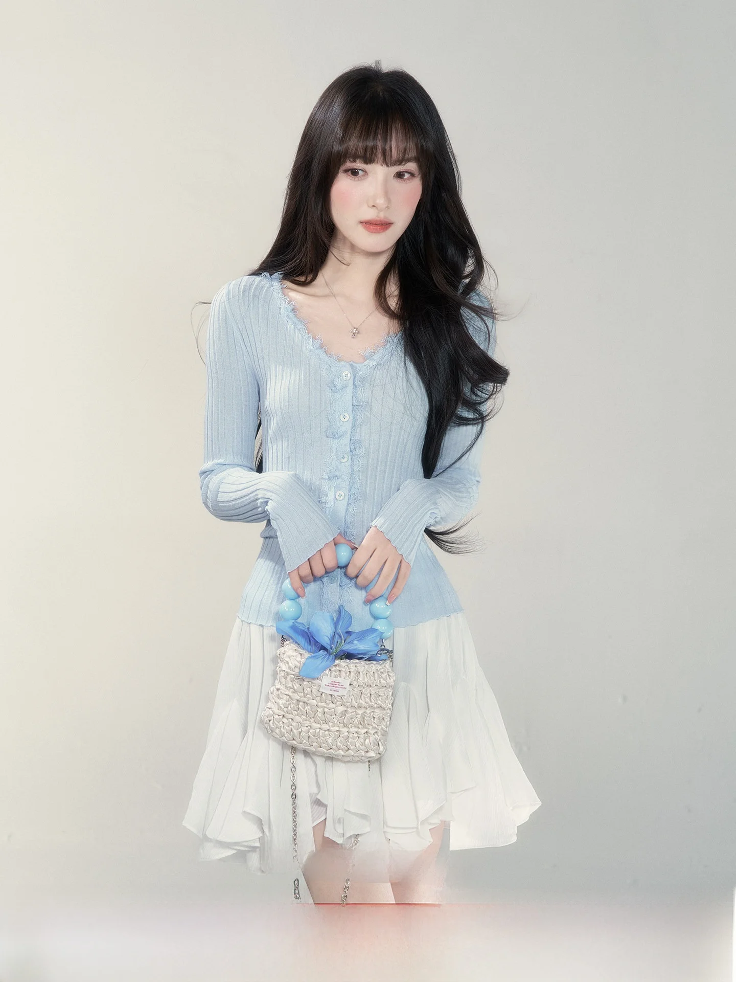 Blue V-Ne Knitted Slim Fit Women's Top Faionable High-End Feelings Small Wild Berries Women's Faion Spring 2026 New Arr...
Blue V-Ne Knitted Slim Fit Women's Top Faionable High-End Feelings Small Wild Berries Women's Faion Spring 2026 New Arr...