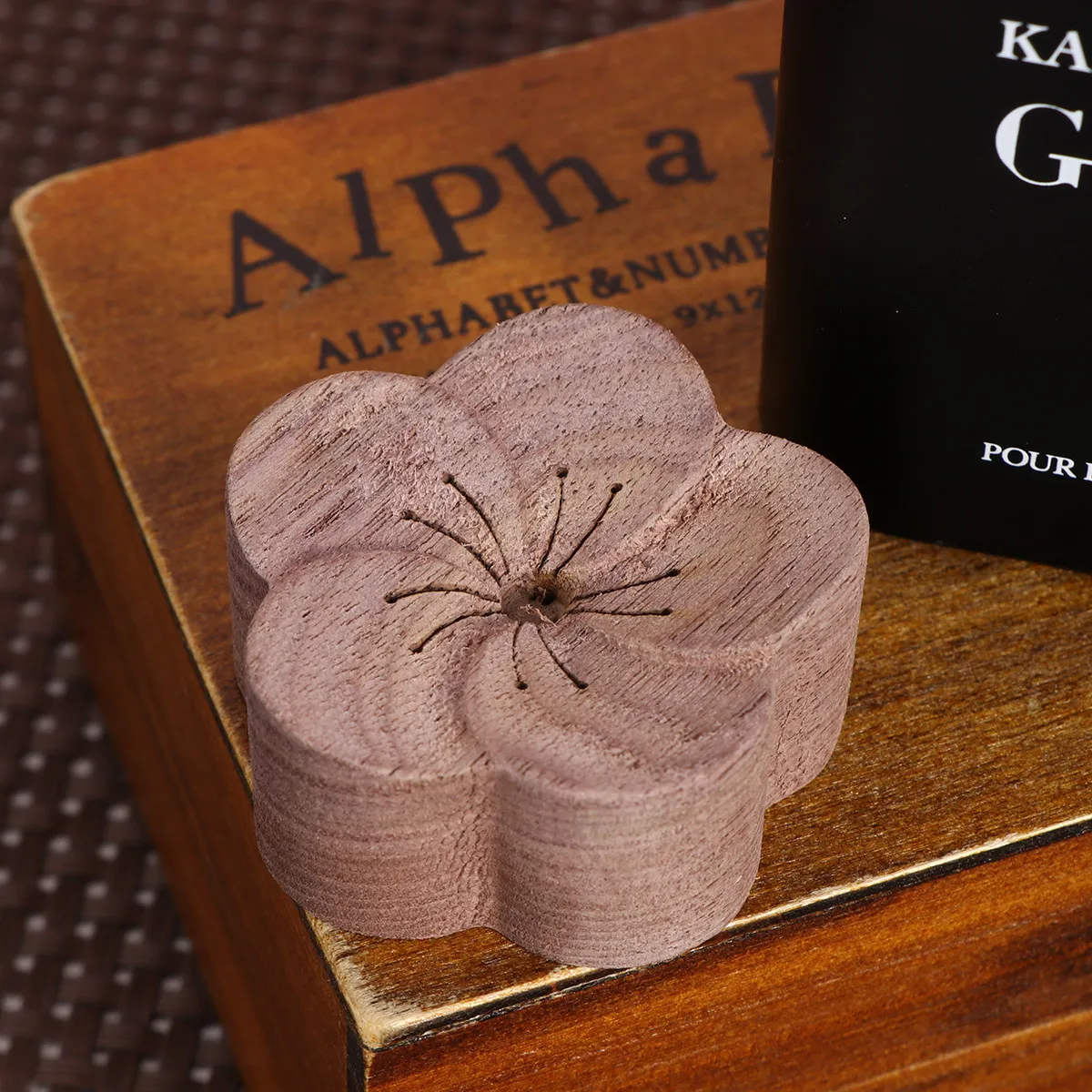 1Pcs Diffuser Wood Aromatherapy Essential Oil Diffuser Unique Design Sleep Helper for Home Office Bedroom Refreshing Relaxation
1Pcs Diffuser Wood Aromatherapy Essential Oil Diffuser Unique Design Sleep Helper for Home Office Bedroom Refreshing Relaxation