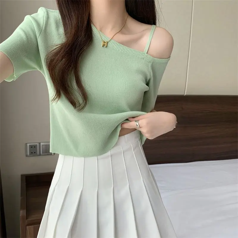 T-shirt with Diagonal Collar and Shoulder-skimmed Short Knitted Top for Women's Summer Ice Silk Shoulder T-shirt Short Sleeves
T-shirt with Diagonal Collar and Shoulder-skimmed Short Knitted Top for Women's Summer Ice Silk Shoulder T-shirt Short Sleeves