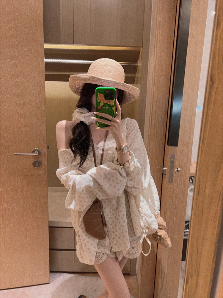 Легкая бежевая прозрачная тонкая микро-прозрачная блузка Yukiss с цветочным принтом для защиты от солнца, женская летняя свободная корейская блузка с длинными рукавами
Легкая бежевая прозрачная тонкая микро-прозрачная блузка Yukiss с цветочным принтом для защиты от солнца, женская летняя свободная корейская блузка с длинными рукавами