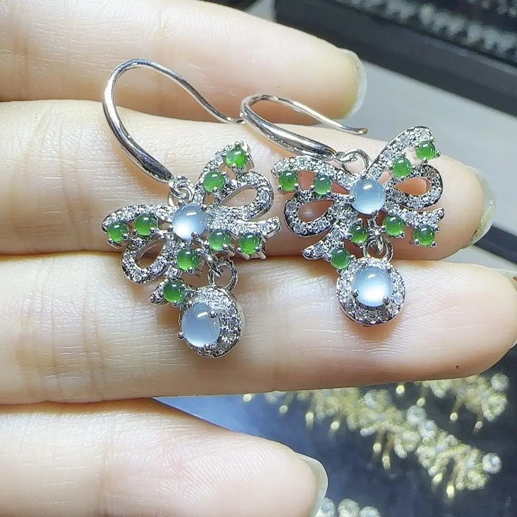 Natural A jadeite ice yang green bow ear hook earrings (choose one of the best in diversity)
Natural A jadeite ice yang green bow ear hook earrings (choose one of the best in diversity)
