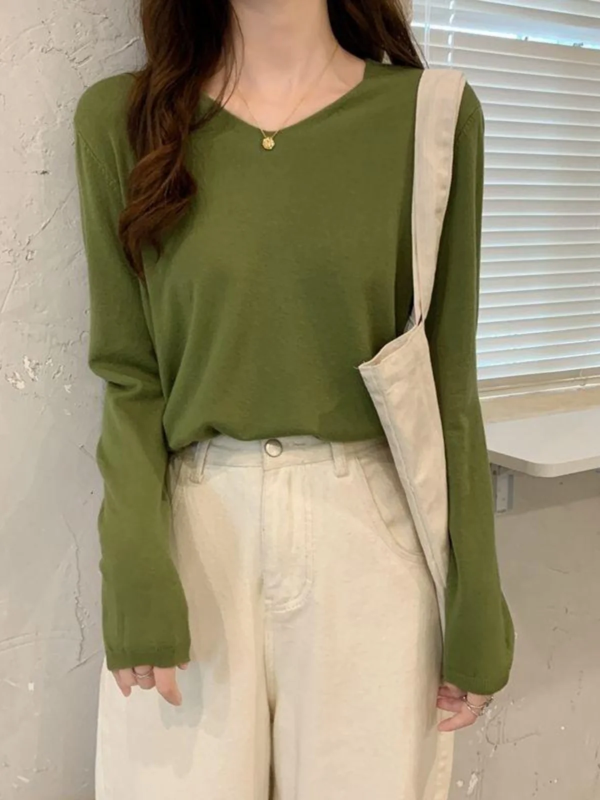 Spring Autumn 2026 New Basic V-Neck Long Sleeve T-Shirt Design Sense Suit Top Base Shirt Women's Fashion Korean Style Knitted
Spring Autumn 2026 New Basic V-Neck Long Sleeve T-Shirt Design Sense Suit Top Base Shirt Women's Fashion Korean Style Knitted
