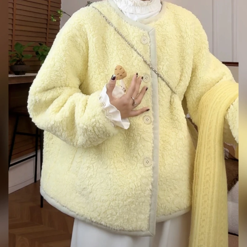 Short Lamb Wool Coat for Women's High-end Autumn and Winter 2025 New Plush Top
Short Lamb Wool Coat for Women's High-end Autumn and Winter 2025 New Plush Top