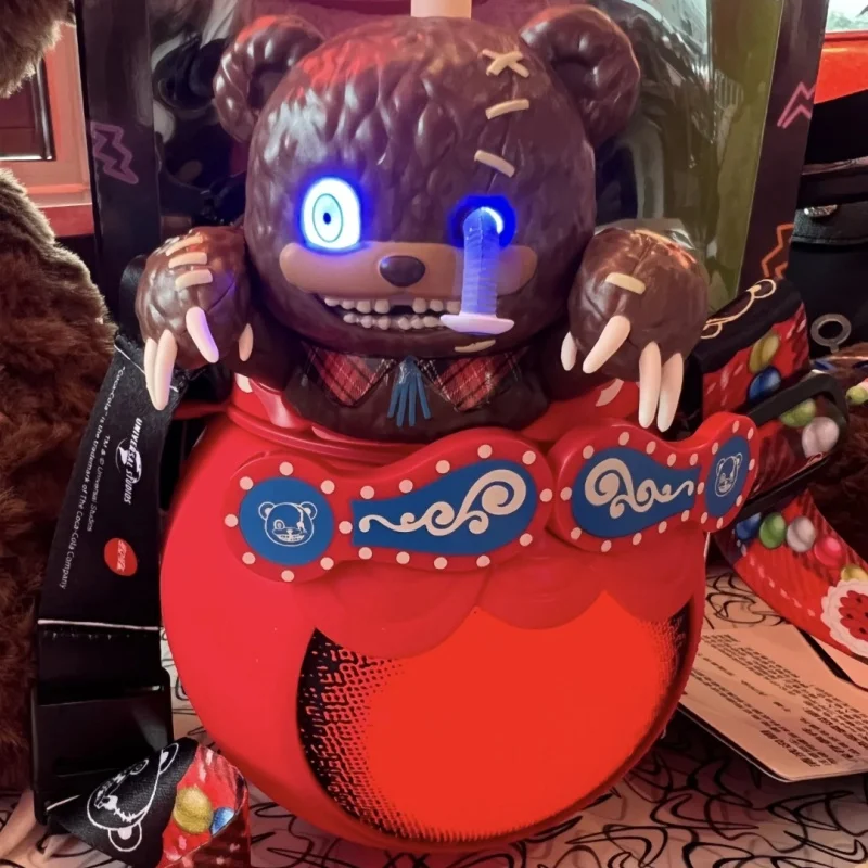 Подлинная универсальная ограниченная серия Хэллоуина, ведро для попкорна с медведем Хами, ведро для хранения через плечо, сувенирный светящийся чайник для холодных напитков
Подлинная универсальная ограниченная серия Хэллоуина, ведро для попкорна с медведем Хами, ведро для хранения через плечо, сувенирный светящийся чайник для холодных напитков