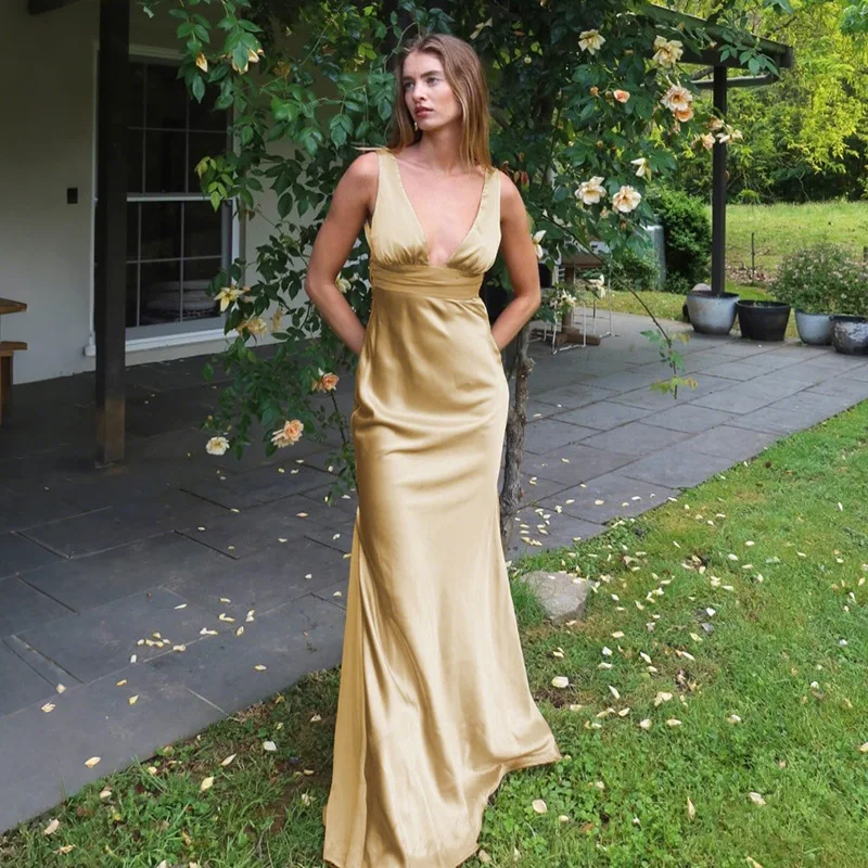 Весна 2026: Новинка! Модное женское платье для трансграничной торговли: элегантное, стильное, с завышенной талией, длинное, сексуальное, с открытой спиной, на бретельках через шею.
Весна 2026: Новинка! Модное женское платье для трансграничной торговли: элегантное, стильное, с завышенной талией, длинное, сексуальное, с открытой спиной, на бретельках через шею.