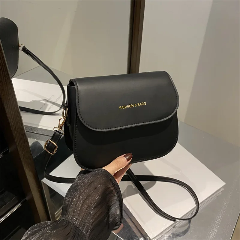 Fashion casual single shoulder fashion single shoulder messenger bag simple small square bag
Fashion casual single shoulder fashion single shoulder messenger bag simple small square bag