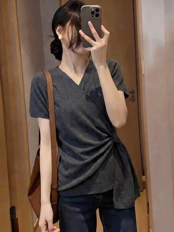 Elegant Grey Knitted V-Neck Short-Sleeved T-Shirt Women's Summer New Style Waist-Cinching Belted Top Loose Fit Korean Style
Elegant Grey Knitted V-Neck Short-Sleeved T-Shirt Women's Summer New Style Waist-Cinching Belted Top Loose Fit Korean Style