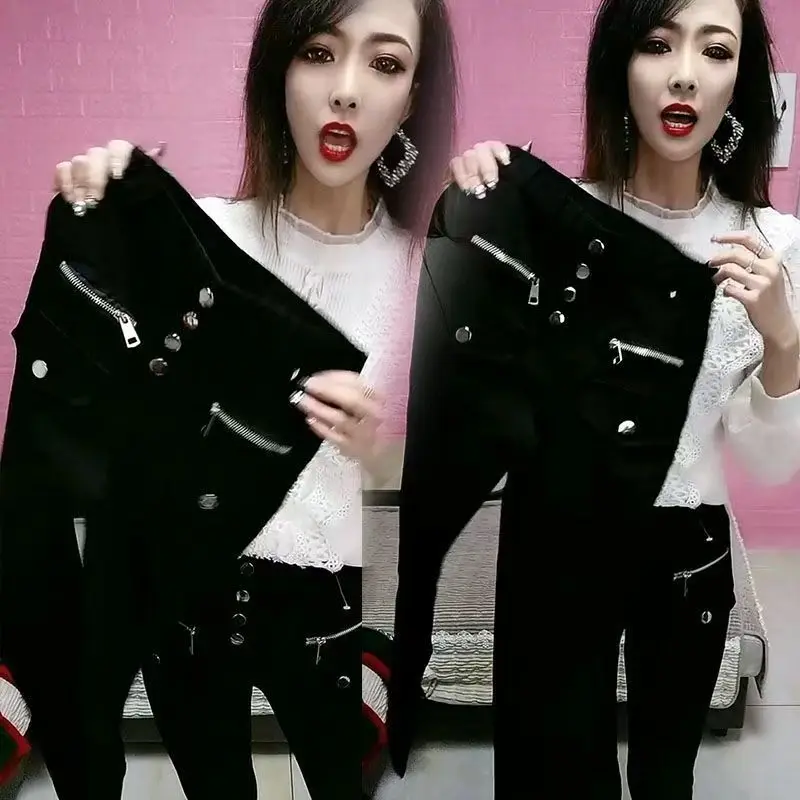 Black patchwork zipper trousers for European and American women's clothing in full size 2025 new in stock pencil pants
Black patchwork zipper trousers for European and American women's clothing in full size 2025 new in stock pencil pants