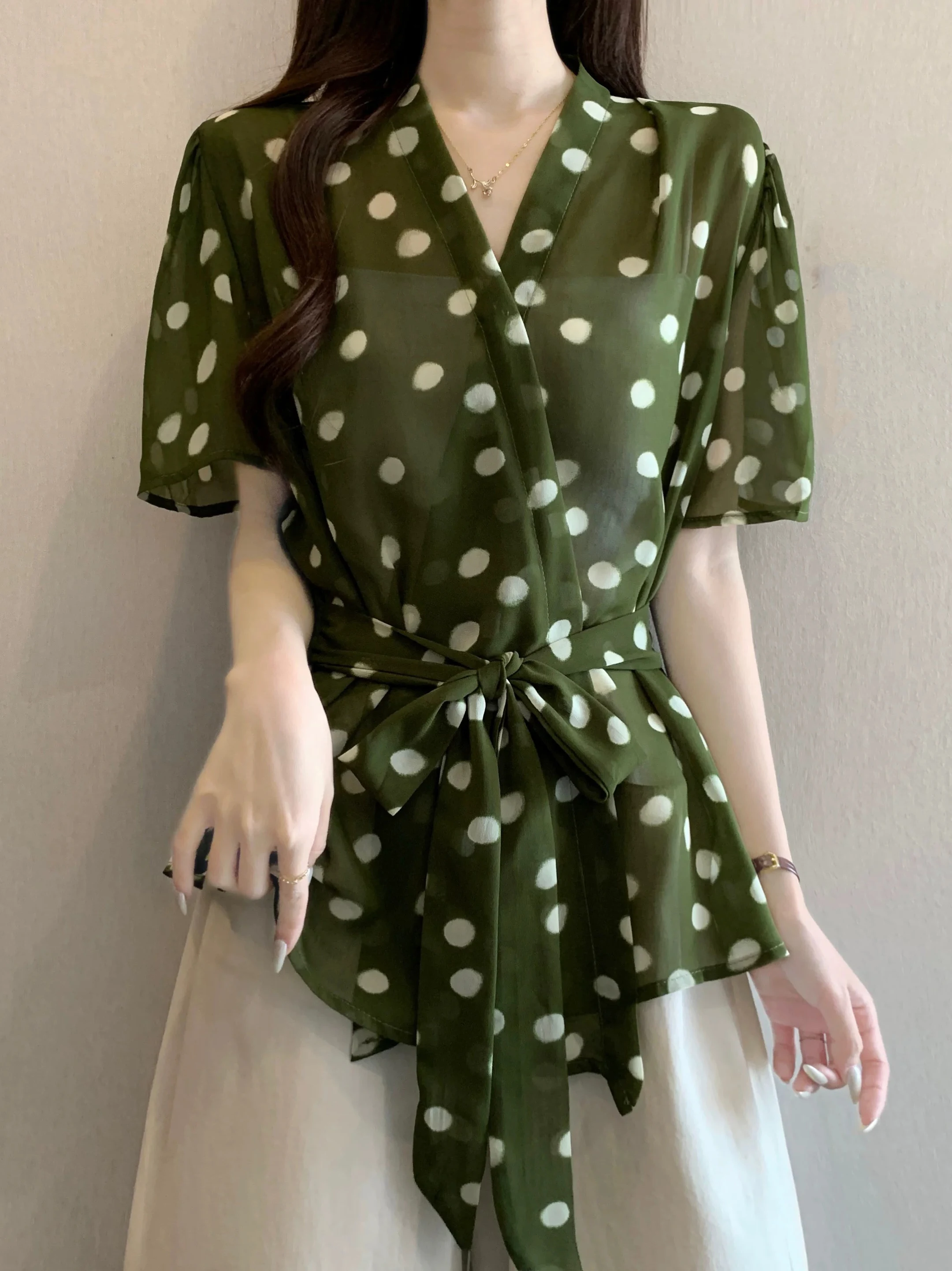 Green Polka Dot V Neck Chiffon Shirt Women's Summer New Style plus Size Tie Waist Fashionable Top Korean Style Loose Fit
Green Polka Dot V Neck Chiffon Shirt Women's Summer New Style plus Size Tie Waist Fashionable Top Korean Style Loose Fit