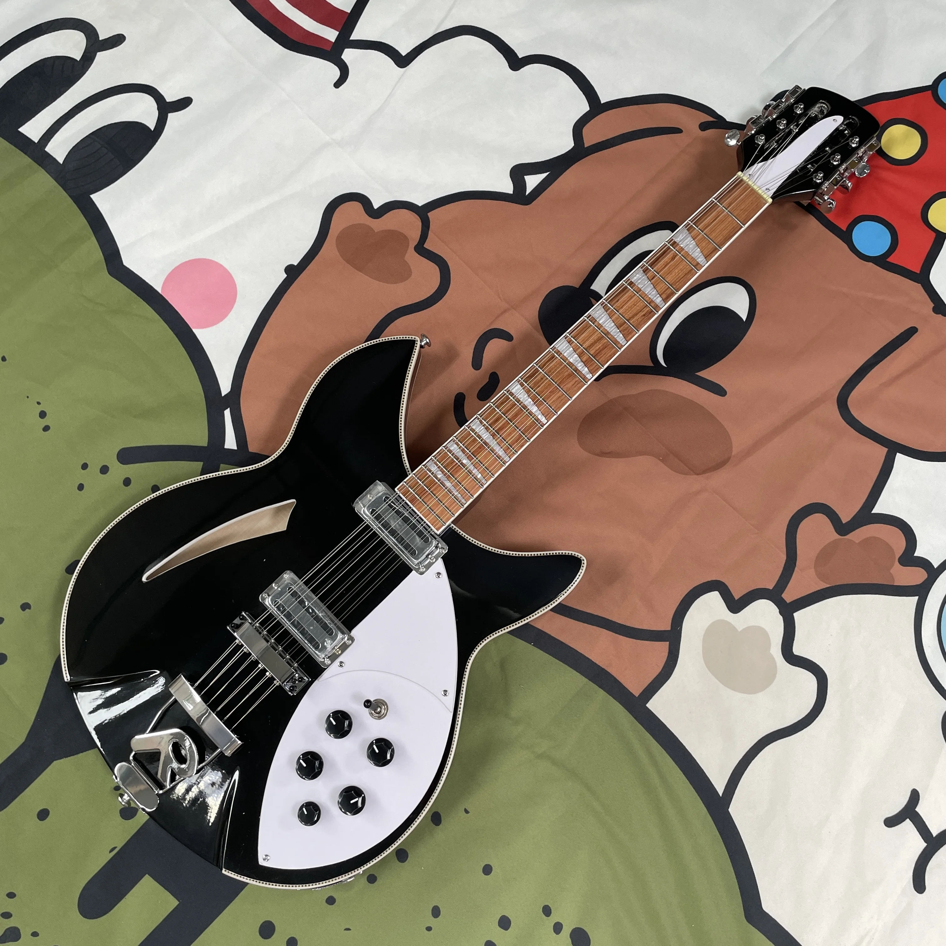 12-string black electric guitar, white pickguard semi-hollow body guitars, warm feel and tone rosewood fingerboard guitarra
12-string black electric guitar, white pickguard semi-hollow body guitars, warm feel and tone rosewood fingerboard guitarra