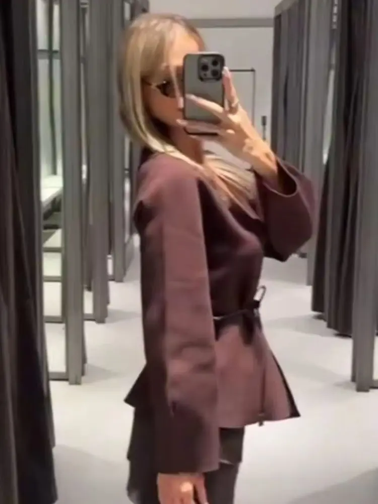 HH Autumn Woman's Fashion High Street Tops V-Neck Knitted Belt Decoration Jacket Women Casual Long Sleeve Solid Cardigan Trendy
HH Autumn Woman's Fashion High Street Tops V-Neck Knitted Belt Decoration Jacket Women Casual Long Sleeve Solid Cardigan Trendy