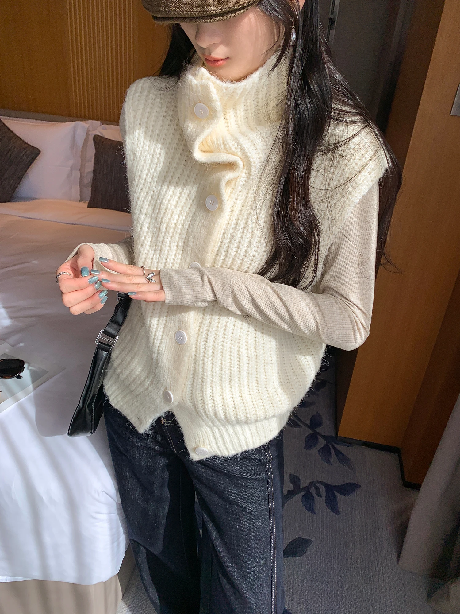 Women's High Collar Sweater Vest Sleeveless Knitted Inner Wear Fleece Soft Medium Thickness Autumn Winter New Style Layering Top
Women's High Collar Sweater Vest Sleeveless Knitted Inner Wear Fleece Soft Medium Thickness Autumn Winter New Style Layering Top