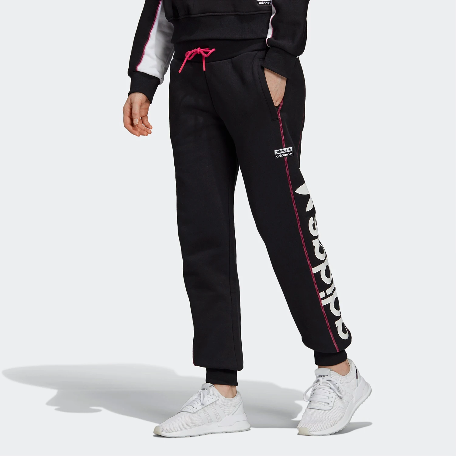 Женские спортивные брюки Adidas Originals Trefoil Cuf FN2791
Женские спортивные брюки Adidas Originals Trefoil Cuf FN2791