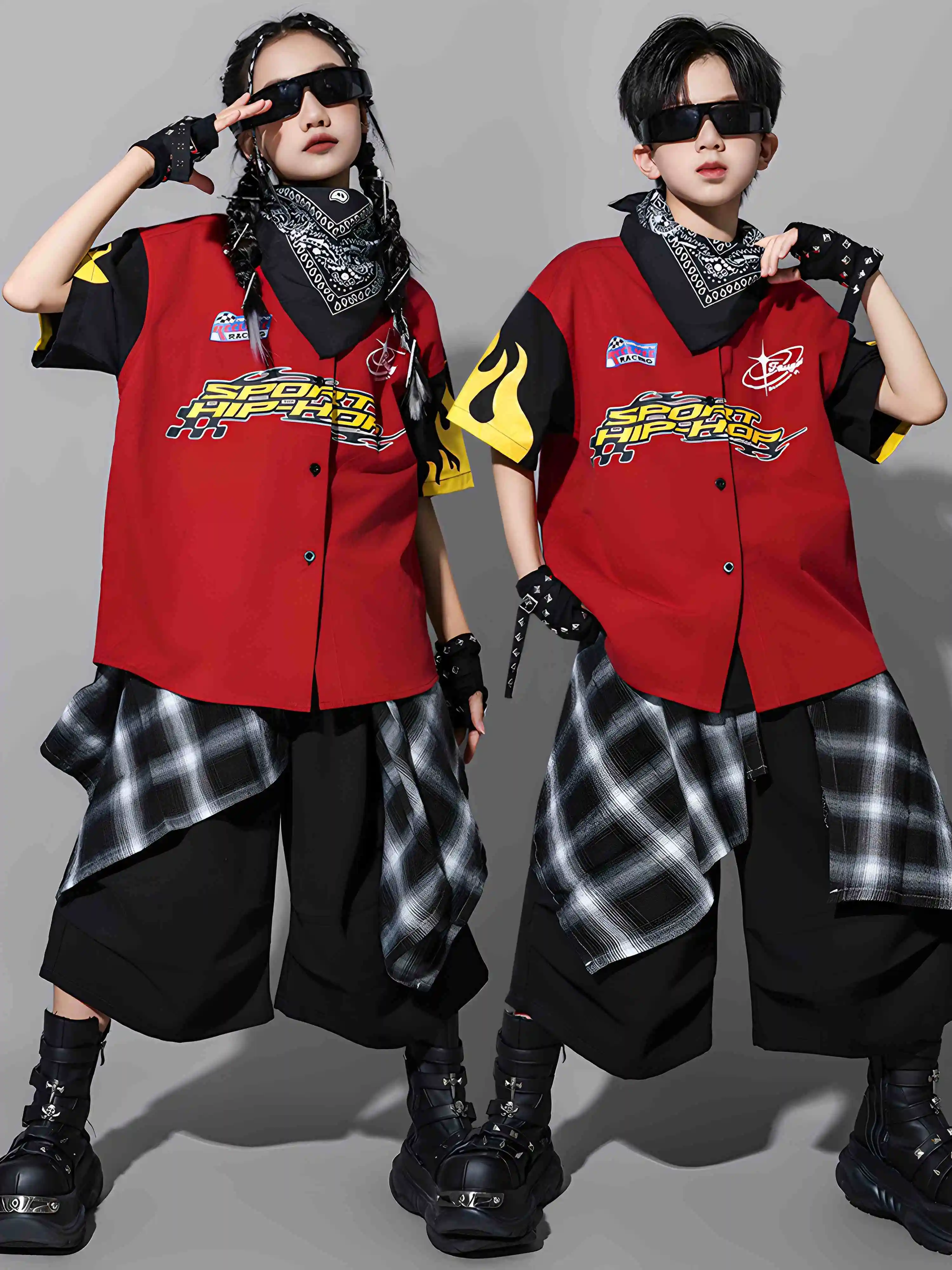 Красная рубашка в стиле хип-хоп для мальчиков, черные шорты, летняя детская одежда для уличных танцев, одежда для выступлений, одежда для барабанов, джазовых танцев, сценический наряд BL16431
Красная рубашка в стиле хип-хоп для мальчиков, черные шорты, летняя детская одежда для уличных танцев, одежда для выступлений, одежда для барабанов, джазовых танцев, сценический наряд BL16431