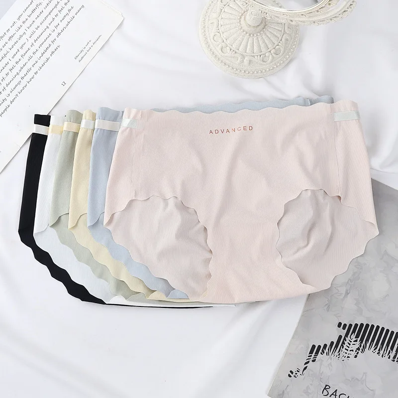 Trendy Seamless One-Piece Ice Silk Mid-Waist Women's Underwear with Pure Cotton Crotch Breathable Triangle Briefs Manufacturer
Trendy Seamless One-Piece Ice Silk Mid-Waist Women's Underwear with Pure Cotton Crotch Breathable Triangle Briefs Manufacturer
