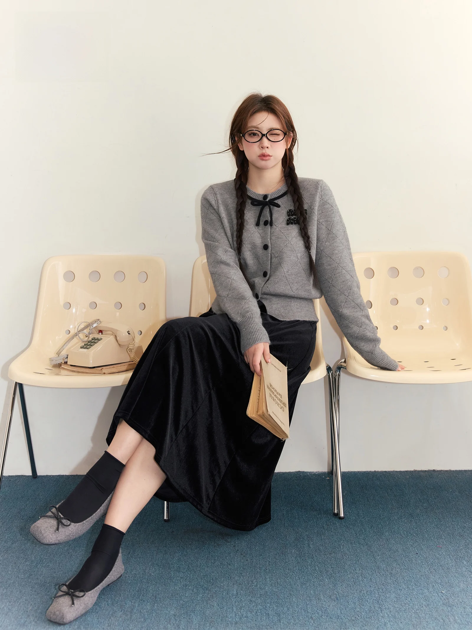 Бархатный комплект с эффектом похудения, юбка трапециевидной формы с высокой талией, длинная корейская юбка размера плюс, женский ансамбль Faion Zhang Da Person
Бархатный комплект с эффектом похудения, юбка трапециевидной формы с высокой талией, длинная корейская юбка размера плюс, женский ансамбль Faion Zhang Da Person