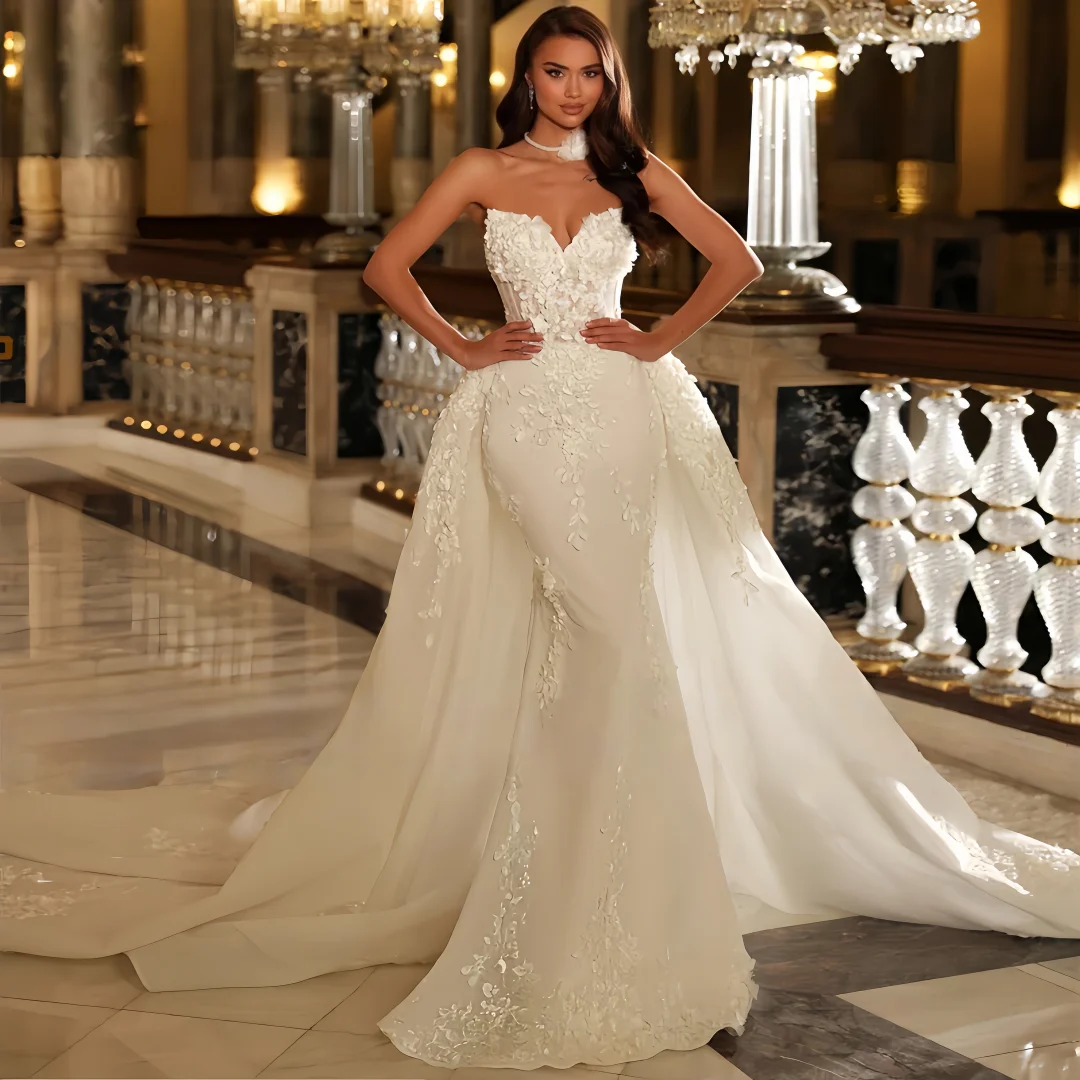 Роскошное свадебное платье без бретелек с бисером и цветами с V-образным вырезом, великолепное свадебное платье русалки со съемным шлейфом и аппликацией
Роскошное свадебное платье без бретелек с бисером и цветами с V-образным вырезом, великолепное свадебное платье русалки со съемным шлейфом и аппликацией