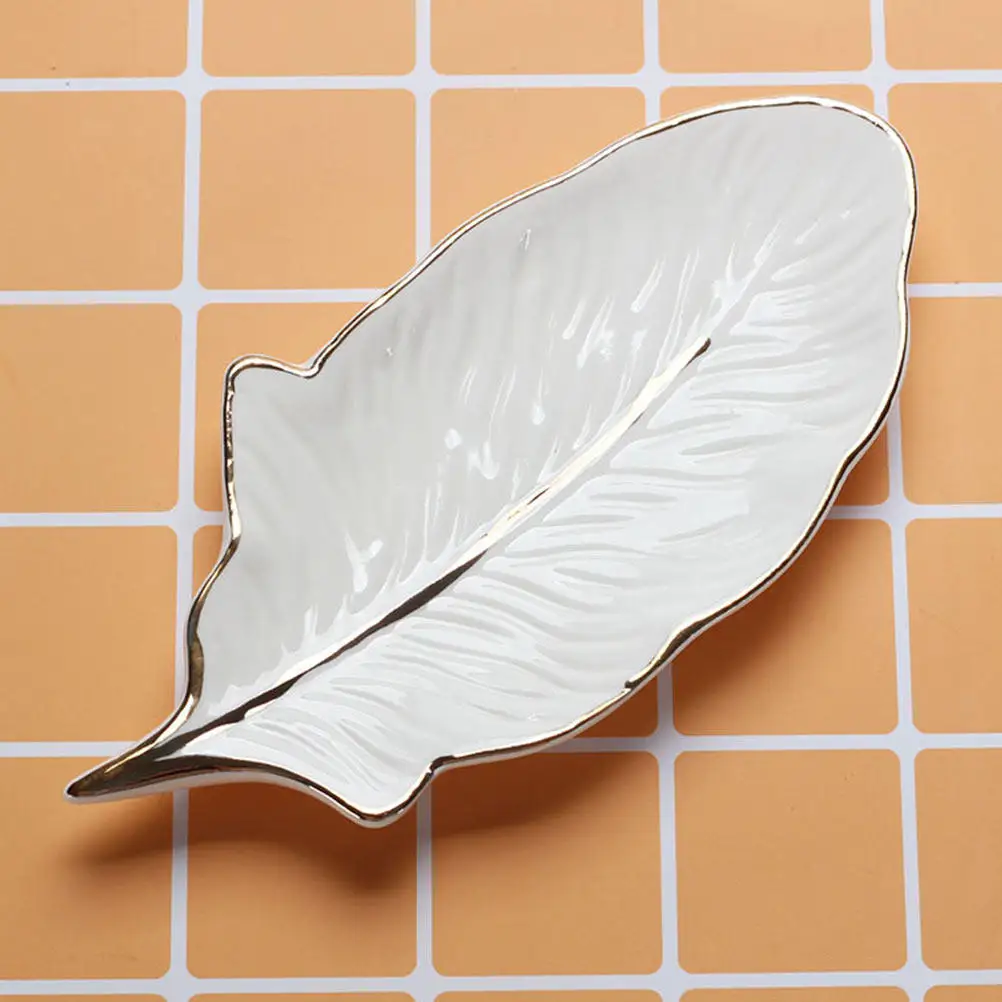1Pcs Shape Storage Tray Premium Ceramic Exquisite Desktop Jewelry Cosmetics Holder Decorative Party Gift Tray
1Pcs Shape Storage Tray Premium Ceramic Exquisite Desktop Jewelry Cosmetics Holder Decorative Party Gift Tray